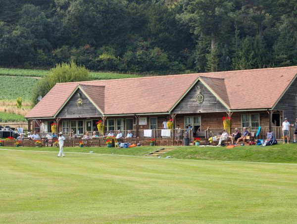 Top jockeys & former Worcestershire county cricketers will be in action at Eastnor this weekend.